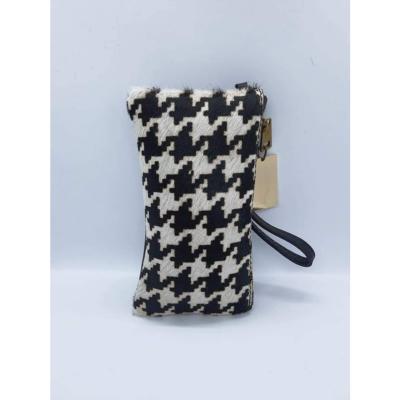 Pochette en cuir motif pied de poule 