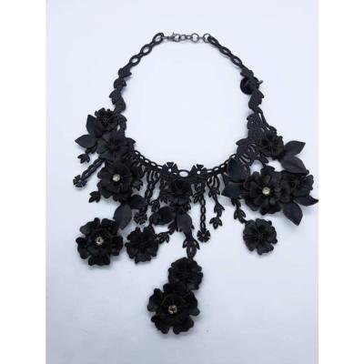 Collier en cuir noir Capucine 