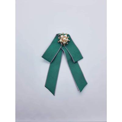 Broche Verte avec Perles