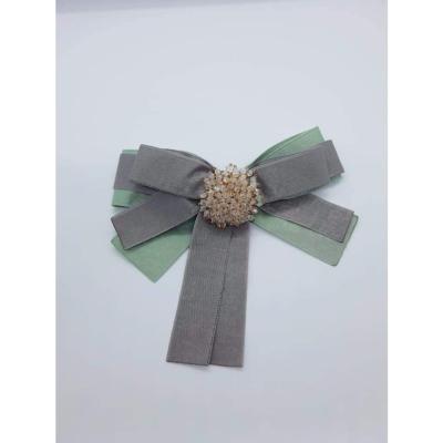 Broche en Velours Grise et Verte